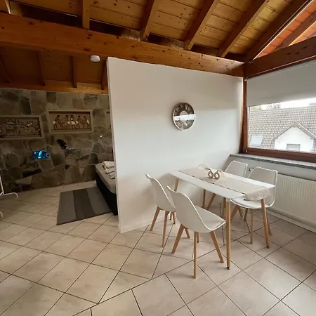 Stilvolle Wohnung Mit Terasse Und Garten Hoehr-Grenzhausen Exterior photo