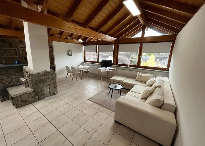 Stilvolle Wohnung Mit Terasse Und Garten