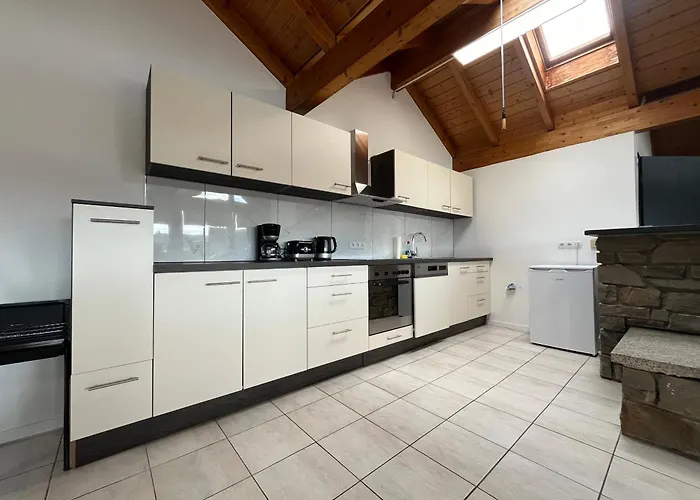 Stilvolle Wohnung Mit Terasse Und Garten