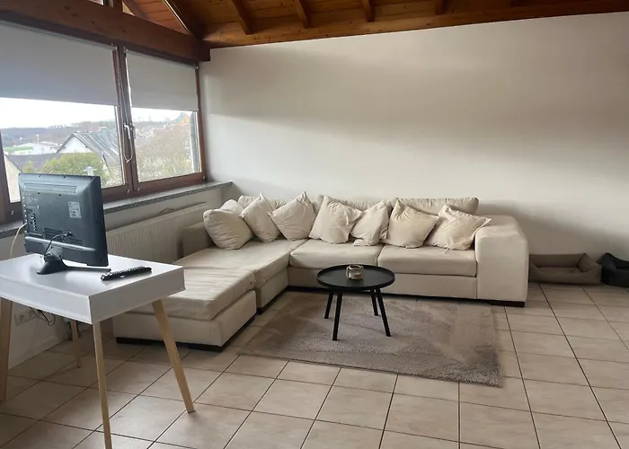 Stilvolle Wohnung Mit Terasse Und Garten