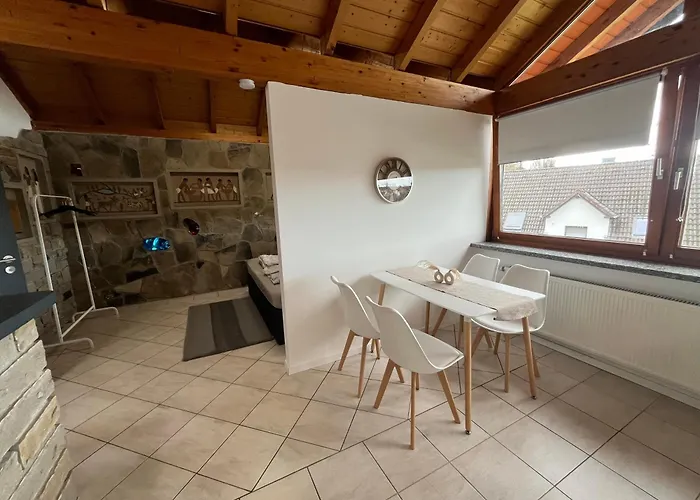 Stilvolle Wohnung Mit Terasse Und Garten